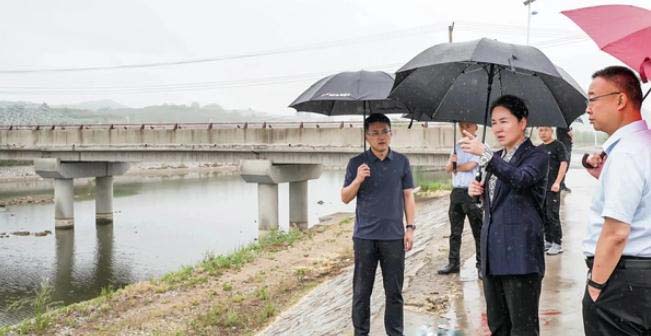 海陽市領導開展社區“雙報到”和巡河、防汛調研